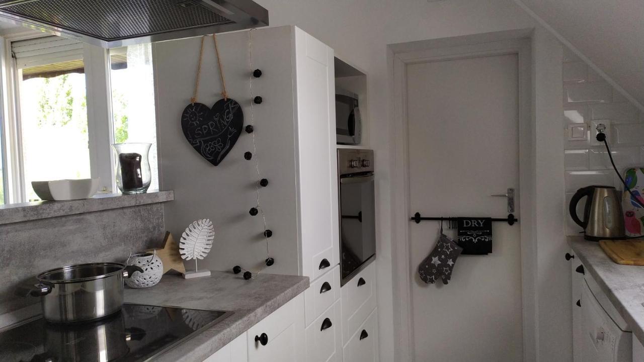 Leander Apartman Balatonlelle Exteriör bild