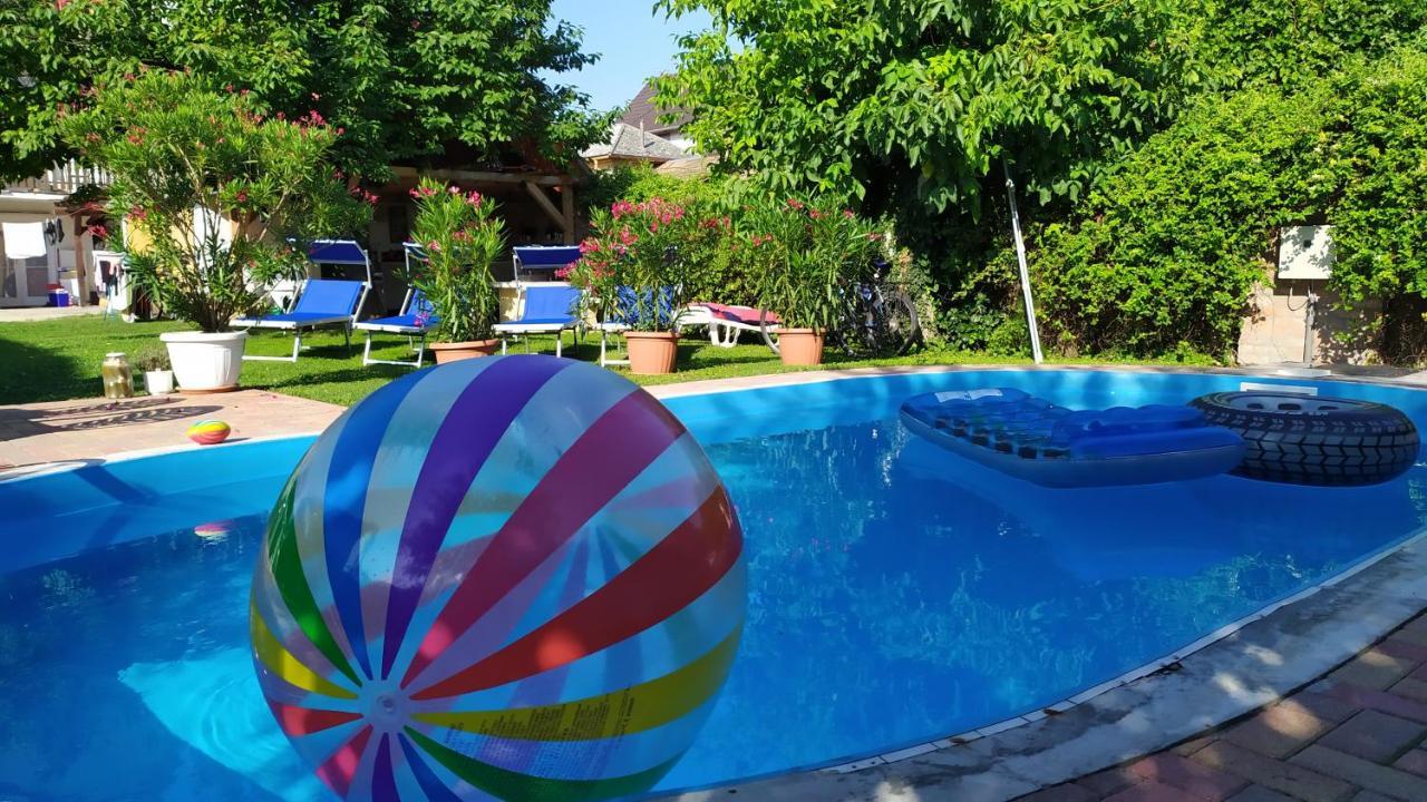 Leander Apartman Balatonlelle Exteriör bild