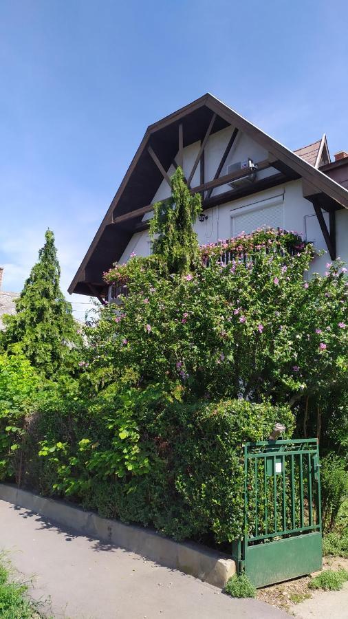 Leander Apartman Balatonlelle Exteriör bild